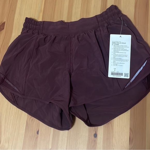 Lululemon Hotty Hot LR short 4” Cassis NWT size 8 - Picture 1 of 3